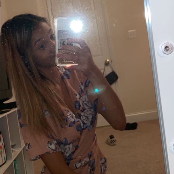 Meet your Posher, Naia - Picture 2 of 3